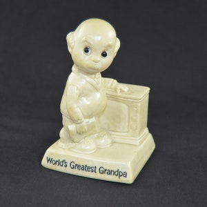 R & W Berries, Russ Berries Grandpa Sillisculpts Figurine “World’s Greatest Grandpa”. Great Gift for Grandpa! Sillisculpt Collectible.