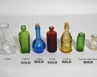 BOTELLAS - 1 - Pequeñas botellas vintage coleccionables, vendidas individualmente. Botellas pequeñas. Botellas decorativas. Pequeñas botellas vintage coloridas.