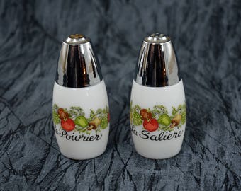 Gemco Corning Spice of Life Salt and Pepper Shakers - La Salier and Le Poivrier. Vintage Salt & Pepper Shaker.