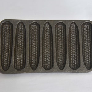 Small Vintage Cast Iron Corn Bread Pan. Corn Bread Mold. Cast Iron Bakeware for Cornbread. Cast Iron No. 2 Corn Stick Pan. Corn Cakes Pan.