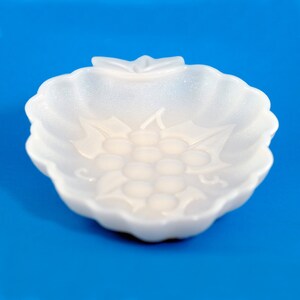 PRICE DROP. Vintage Milk Glass Grape Dish. Grape Decor Milk Glass Dish. Hazel Atlas Grape Shaped Milk Glass Trinket Dish. Fruit Shaped Dish.