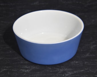 Blauwe Pyrex ovenschaalkom 483-B Pyrex braadpankom van 1 1/2 liter in Bretagneblauw. Vintage ronde blauw-witte Pyrex glazen braadpan.