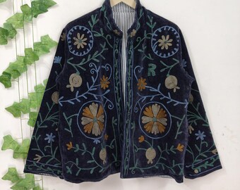 Marinblå sammets Suzani-jacka för kvinnor, handbroderad blommig uzbekisk Suzani-kappa, bohemisk etnisk vintage lyxjacka, present till henne