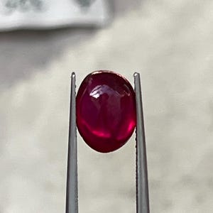 Rode robijnrode synthetische cabochon 3,25 kt | 7,5 x 10 mm ovale imitatie robijnsteen |