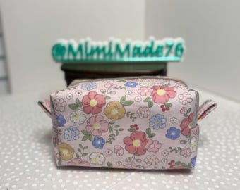 Floral Makeup Bag, Boxy Cosmetic Bag, Handmade Toiletry Bag, Travel Makeup Organizer, Quilted Cotton Zipper Pouch, Gift for Her