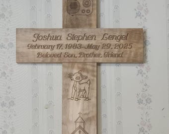 Croce commemorativa personalizzata in acero riccio – Ricordo inciso personalizzato – Regalo cristiano fatto a mano