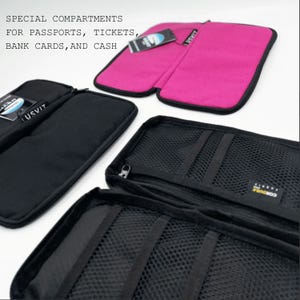 Könnte beinhalten: Gezeigt werden mehrere Reise-Geldbörsen in Schwarz und Pink. Die Geldbörsen haben Reißverschlüsse und mehrere Fächer. Der Text auf dem Bild lautet: "SPECIAL COMPARTMENTS FOR PASSPORTS, TICKETS, BANK CARDS, AND CASH."