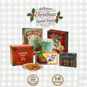 Puede incluir: Una colección de dulces navideños en miniatura, que incluye chocolate caliente, galletas de jengibre, pastel de frutas y shortbreads variados. La imagen presenta cajas y tazas con diseños festivos, junto con un plato de galletas. El texto "dollhouse Christmas sweet treats" es visible.