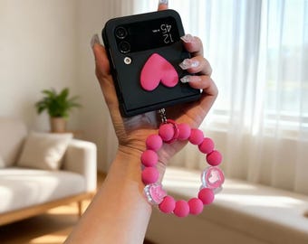 Heart and Flower Beaded Bracelet Hand Chain Case for Samsung Galaxy Z Flip 7/6/5/4/3 Hinge Cover