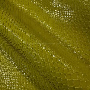 Piel de pitón reticulada trasera / Cuero de pitón genuino amarillo brillante brillante para sus necesidades de artesanía