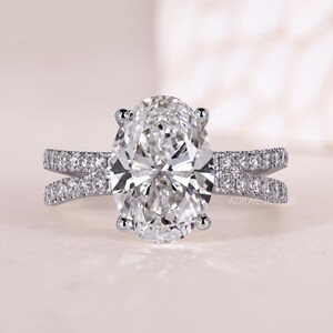 Bague de fiançailles en or blanc 14 carats sertie d'un diamant ovale de laboratoire, anneau pavé à tige fendue, bijou de mariage