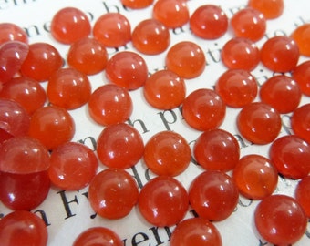 24 glass cabochons, Ø5mm, carnelian, round