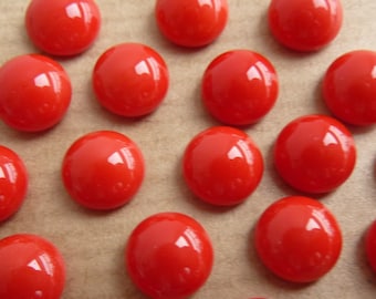 10 glass cabochons, Ø8mm, opaque red, round
