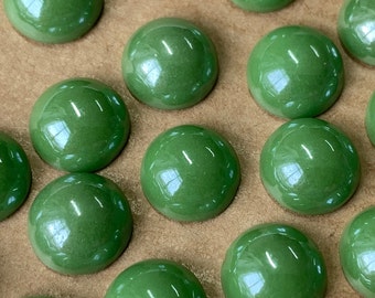 10 glass cabochons, Ø9-10mm, opaque green, round