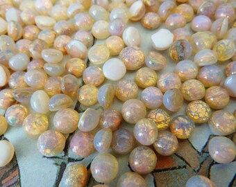 10 glass cabochons, Ø6mm, moonopal, round