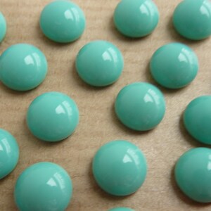 10 glass cabochons, Ø8mm, opaque mint green, turquoise, round