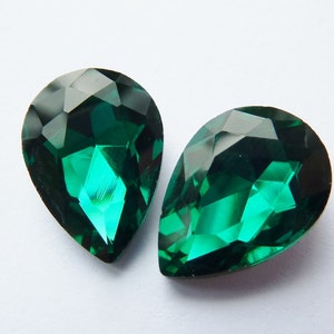 2 glass jewels, 18x13mm, emerald, pear image 1