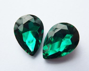 2 glass jewels, 18x13mm, emerald, pear
