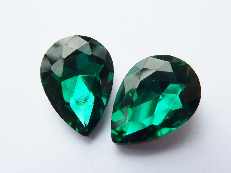 2 glass jewels, 18x13mm, emerald, pear image 1