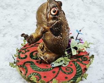 Real Cane Toad Taxidermy- NamasToad, the Yoga Toad