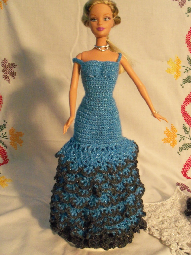 Barbie in Crocheted 1902 Summer Ball Gown image 7