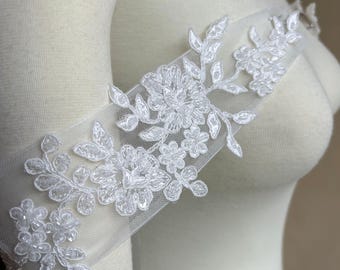 Tirantes de novia desmontables con encaje floral y cuentas.