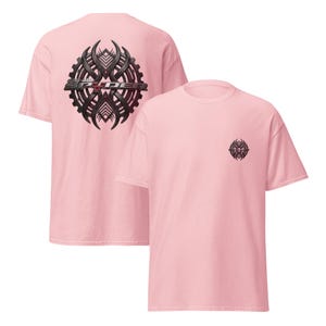 Peut inclure: Panneau en bois rustique blanc avec le mot "Welcome" &eacute;crit &agrave; la main. Le panneau pr&eacute;sente un aspect vieilli et un &eacute;l&eacute;ment floral d&eacute;coratif. L'arri&egrave;re-plan est une texture de bois floue.