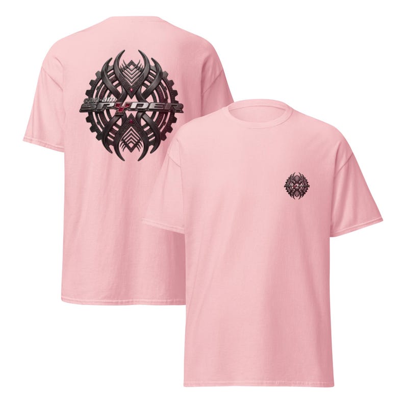 Peut inclure: Panneau en bois rustique blanc avec le mot "Welcome" &eacute;crit &agrave; la main. Le panneau pr&eacute;sente un aspect vieilli et un &eacute;l&eacute;ment floral d&eacute;coratif. L'arri&egrave;re-plan est une texture de bois floue.