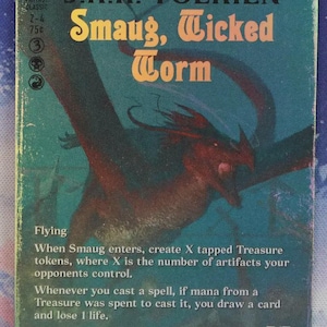 Op de afbeelding: Een rechthoekige ruilkaart met een illustratie van een rode draak en de tekst J.R.R. Tolkien Smaug, Wicked Worm. De kaart bevat spelregels, een 5/5 kracht- en weerstandsbeoordeling en de copyrightvermelding 2026 Wizards of the Coast.