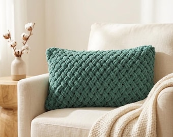 Green Chunky Knit Pillow 30x60 cm – Handmade Lumbar Cushion – Cozy Sofa Decor Gift