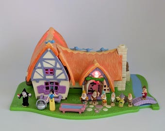 100% Complete Vintage Disney Bluebird Polly Pocket, Light Up Snow White Cottage 1995