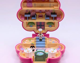 100% Complete Vintage Bluebird Polly Pocket 1990, Mr Fry's Restaurant Playset