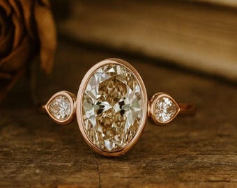 Pierścionek z moissanitem o szlifie owalnym i gruszkowym • Srebro próby 925, obrączka zaręczynowa z trzema kamieniami