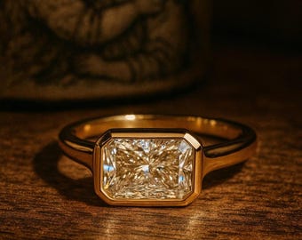 Pierścionek z moissanitem w szlifie szmaragdowym w stylu art déco • Srebro próby 925 z pojedynczym elementem