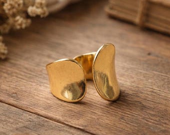 Asymetryczny otwarty pierścionek • Srebro próby 925 pozłacane 18-karatowym złotem • Nowoczesna, delikatna biżuteria