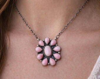 Collar con colgante de flor de ópalo rosa • Colgante floral de plata de ley 925 • Collar llamativo estilo bohemio • Joyería de estilo vintage • Regalo de aniversario para ella