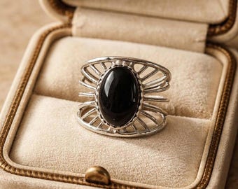 Gotycki pierścień z czarnego onyksu • Srebrna biżuteria artystyczna w stylu boho