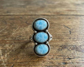 Pierścień z oksydowanego srebra próby 925 z kwiatem Larimar • Obrączka w stylu boho