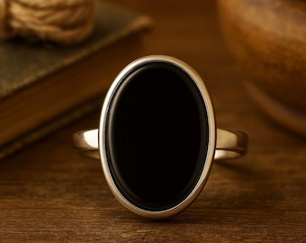 Owalny pierścień z czarnego onyksu • Ręcznie robiona biżuteria ze srebra próby 925 • Klasyczny, wyrazisty prezent dla niej