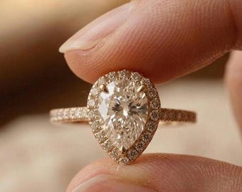 Pierścionek z halo z 18-karatowego złota z moissanitem • Pierścionek zaręczynowy w stylu vintage z klastrem