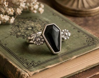 Black Onyx Coffin Ring, Sterling Silver Gothic Ring, Floral Skull Style Band, Witchy Jewelry Gift for Her