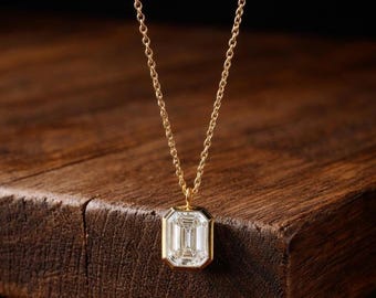 Colgante de moissanita de talla esmeralda • Collar de plata de ley con oro vermeil