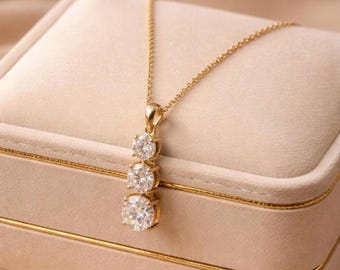 Naszyjnik z wisiorkiem z moissanitem i trzema kamieniami • Minimalistyczna biżuteria ze srebra próby 925