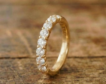 Anillo de media eternidad con moissanita de talla redonda • Anillo apilable de oro vermeil