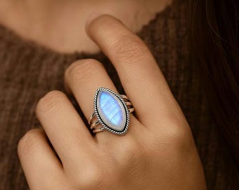 Anillo de piedra lunar arcoíris • Anillo llamativo de plata esterlina con talla marquesa • Joyería bohemia para mujer • Regalo de piedra natal de junio.