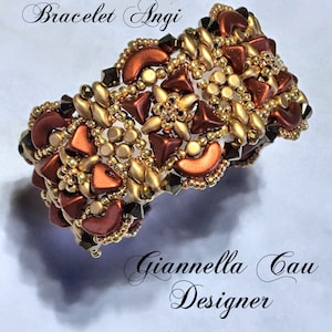 Könnte beinhalten: Ein gold- und kupferfarbenes Armband mit geometrischem Muster. Das Armband besteht aus kleinen, runden Perlen und größeren, facettierten Perlen. Der Text "Bracelet Angi Giannella Gau Designer" ist auf dem Bild zu sehen.