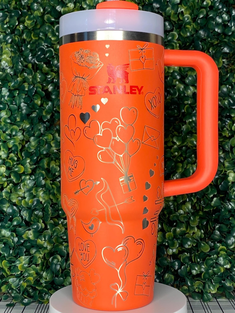 Liebesbriefe & Ballons graviert Stanley Tumbler | Valentinstag Stanley Becher | Herz Amor Laser gravierte Becher | Spülmaschinenfest Bild 1