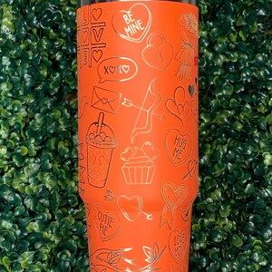 Liebesbriefe & Ballons graviert Stanley Tumbler | Valentinstag Stanley Becher | Herz Amor Laser gravierte Becher | Spülmaschinenfest Bild 5