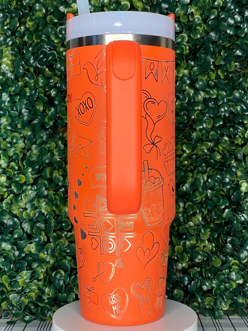 Liebesbriefe & Ballons graviert Stanley Tumbler | Valentinstag Stanley Becher | Herz Amor Laser gravierte Becher | Spülmaschinenfest Bild 3