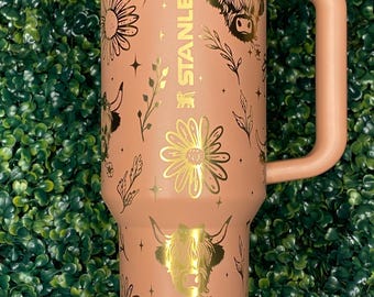 Highland Kühe & Wildblumen Stanley Tumbler